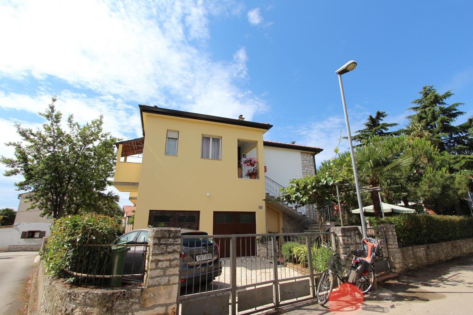 Apartments Godena Ровин Екстериор снимка